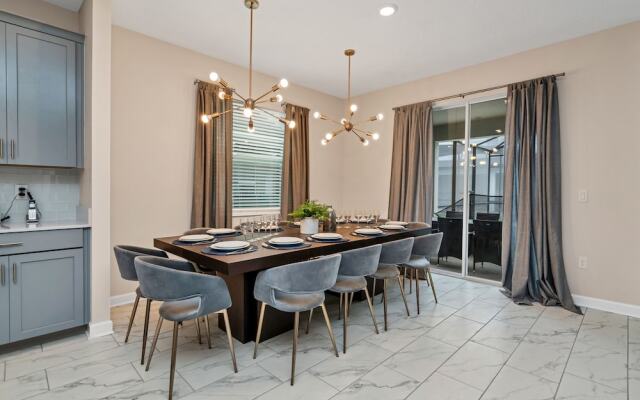 Edgy, Modern 6 Bed 5 Bath