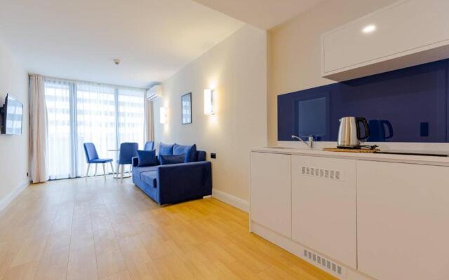 1BR Apt with Sea View and balcony