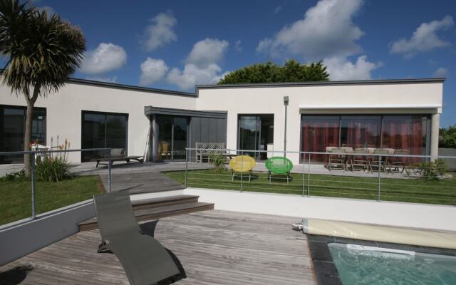 Luxurious Villa with Private Pool in Loctudy France