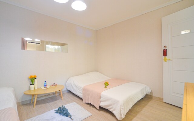 Season Helloworld House - Hostel