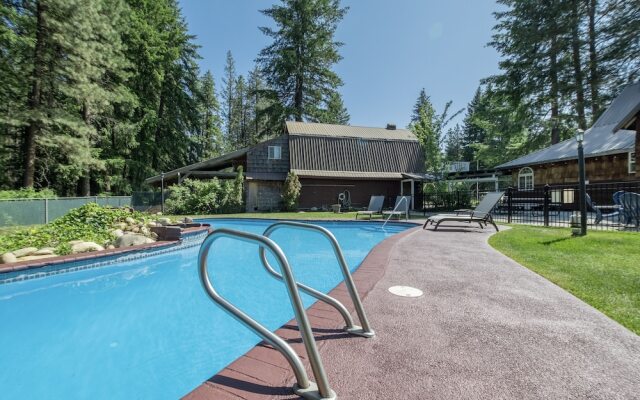 Family Cabin 5 Bedroom Home by NW Comfy Cabins