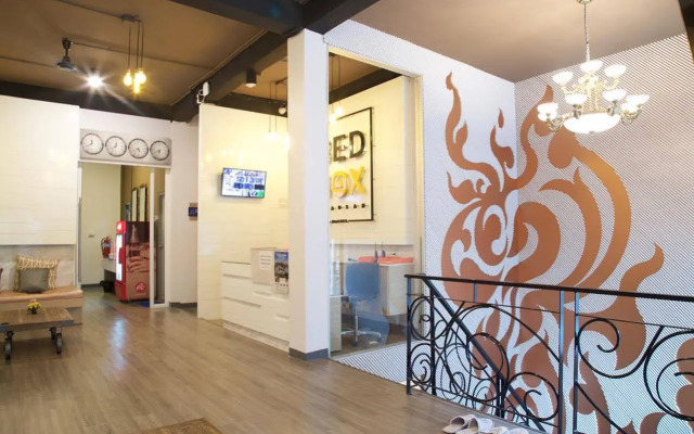 Bed Box Khaosarn Hostel