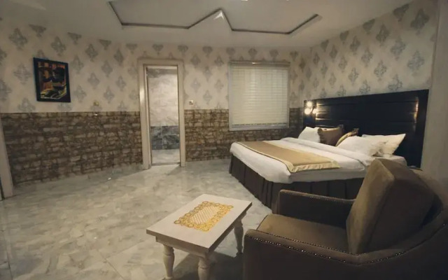 Candellux Imperial Hotel and Suites
