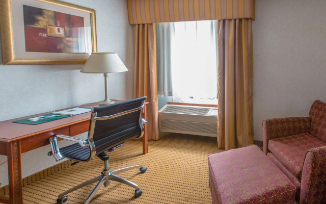 Quality Inn & Suites University