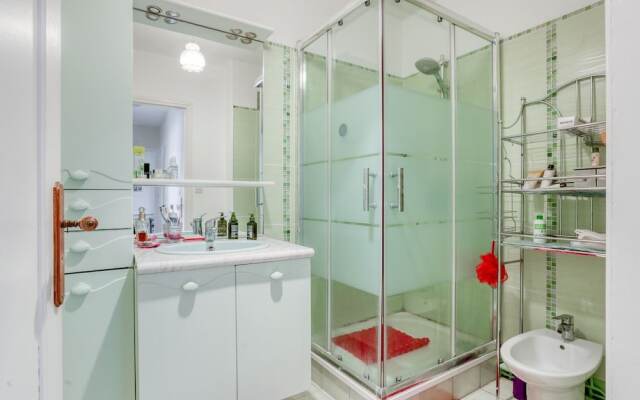 Beachfront Apartment in Grancamp-maisy With Terrace