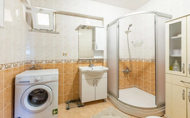 Flat With Shared Pool Near Sabiha Gokcen Airport
