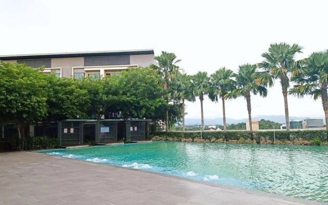 Sunrise Suite Imago Loft Seaview 3 bedroom 1600 sqft above Imago Shopping Mall – Pool – Kota Kinabalu