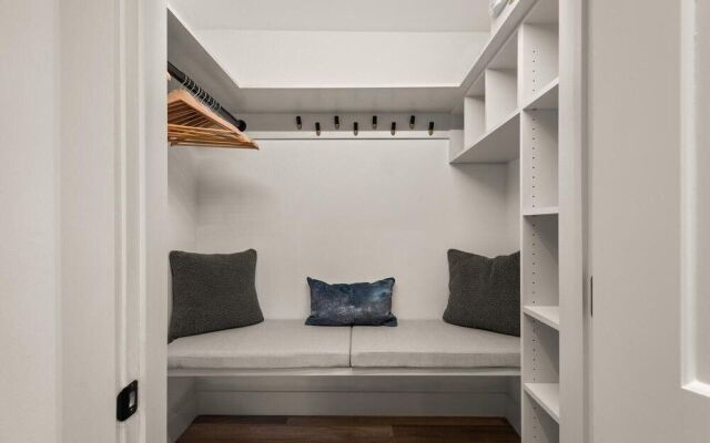 Chateau Eau Claire Unit 13