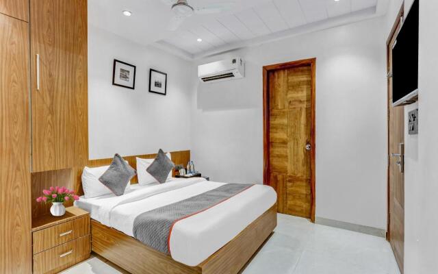 Capital O 92279 The Arrow