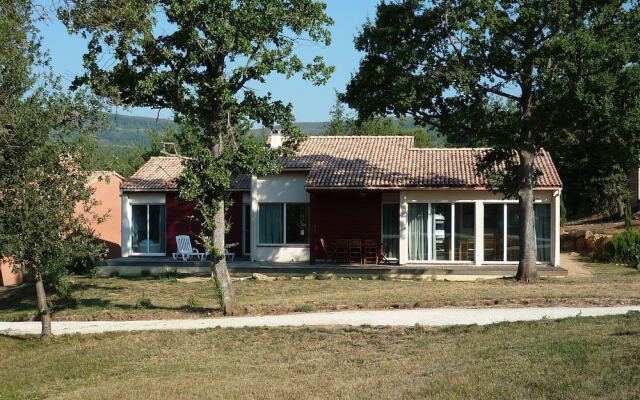 Nice Bungalow With Dishwasher on a Green Domain