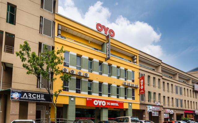 Super OYO 326 Tc Hotel