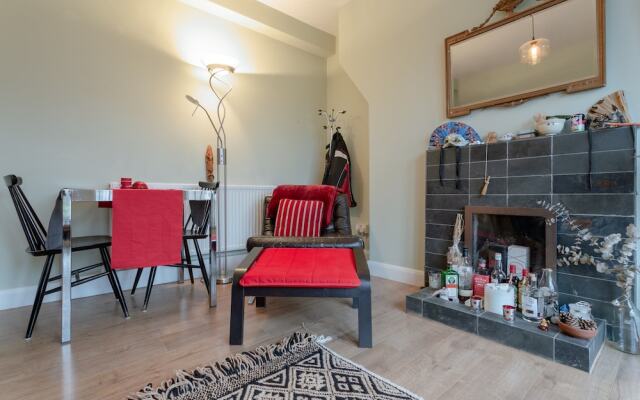 Colourful 2 Bedroom Apartment in Shoreditch