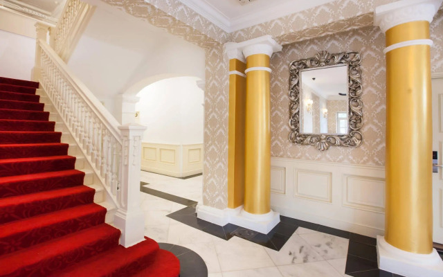 Apple Heritage Hotel