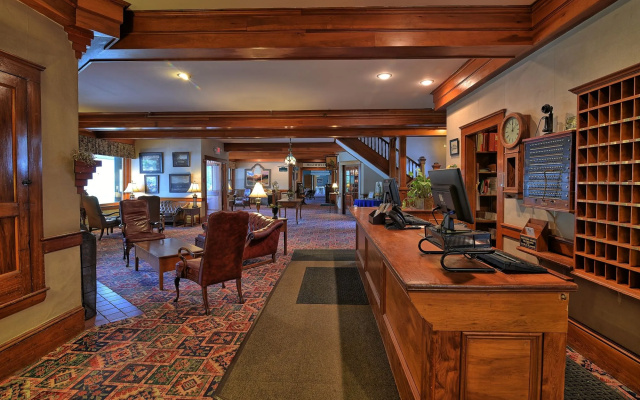 Eagle Mountain House & Golf Club