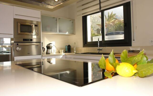 Scenic Villa in Palau Saverdera With Private Swimming Pool