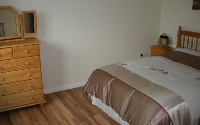 Beautiful 3-bed House in Knock