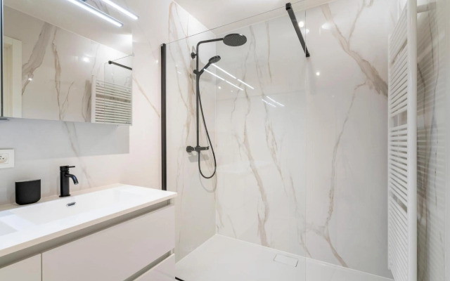 The Waves-Luxurious 3bedroom app w big terrace & garage