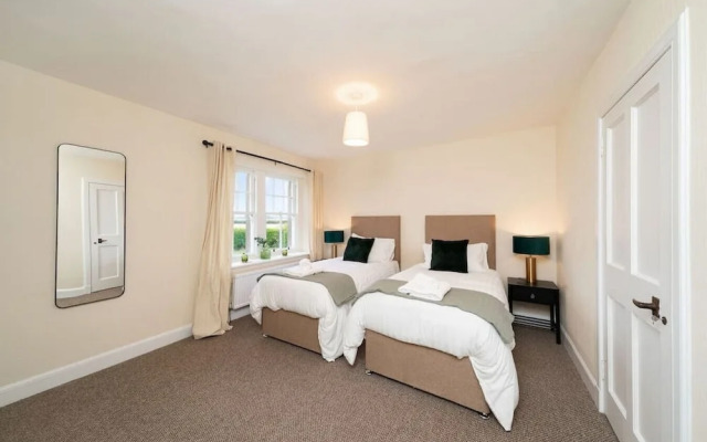 Clubhouse Cottage - Stylish 2 bed pet Friendly