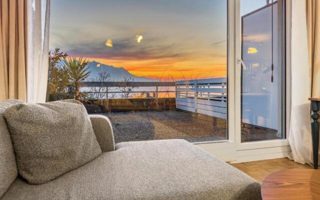 Beautiful Studio Lake View and Castle