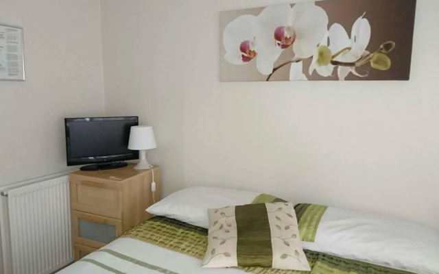 Apple House Guesthouse Heathrow Airport