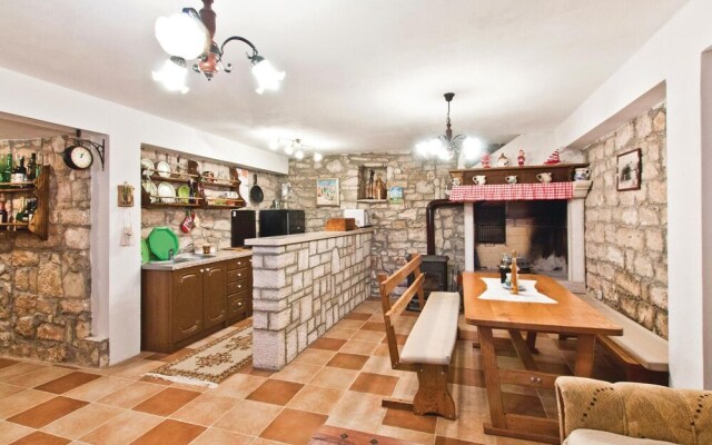 Stunning Home in Stifanici With Wifi and 3 Bedrooms