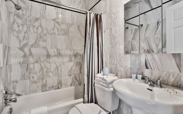 Sonder by Marriott Bonvoy Le Victoria Apartments Old Montreal
