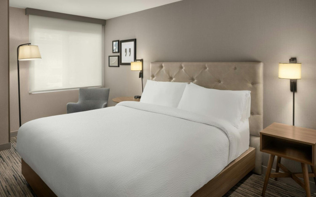 Four Points by Sheraton Downtown Seattle Center