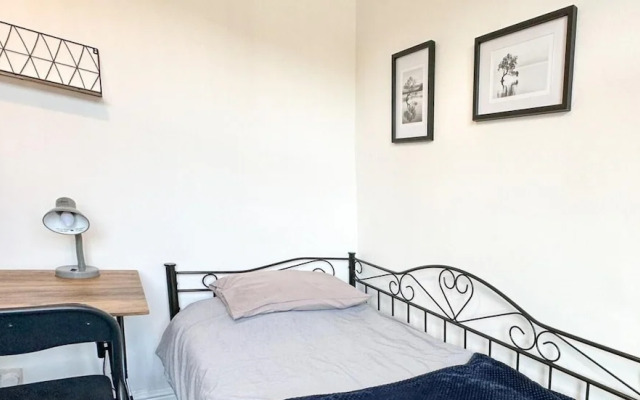 Stylish King Bed Suite - Family/ Contractor