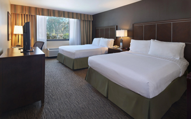 Holiday Inn Hotel & Suites Anaheim by IHG
