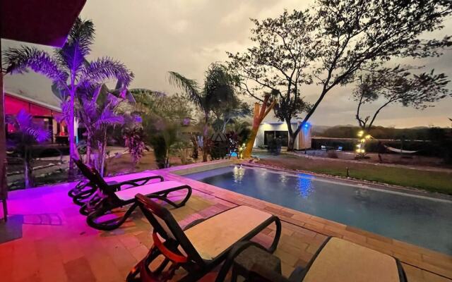 Pyramid Lodge Tamarindo Akhenaton