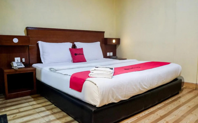 RedDoorz Plus near DC Mall Batam