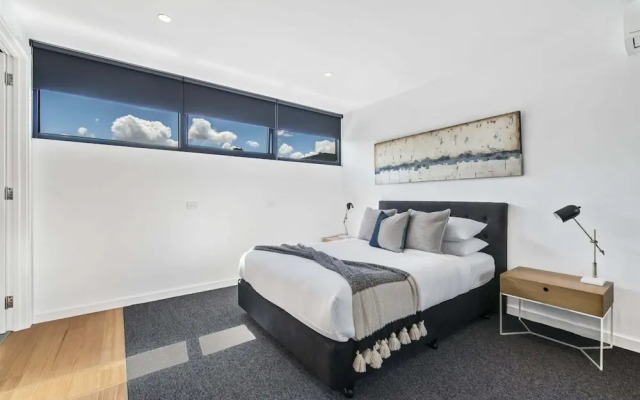 Stylish Studio With Great Amenities Near Beachside