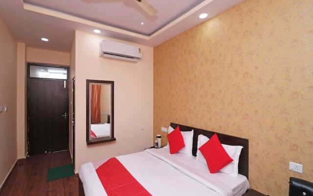 OYO 13483 Hotel Aradhya's