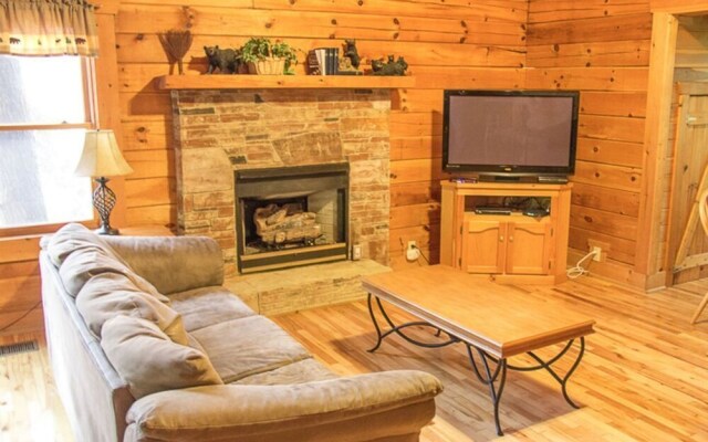 24 Bear Trax - 3 Br Cabin