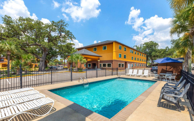 Days Inn by Wyndham Biloxi Beach