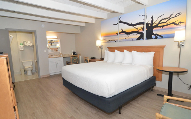 Days Inn & Suites by Wyndham Jekyll Island