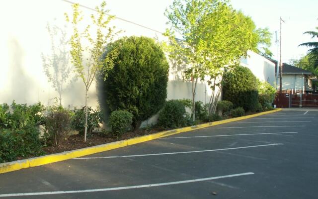 Express Inn & Suites