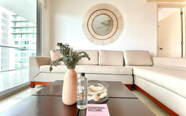 w Impeccable 2BR w Charming Balcony in CTG