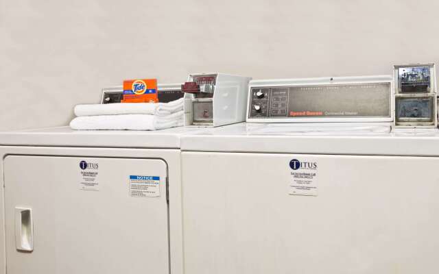 Super 8 by Wyndham Chipley