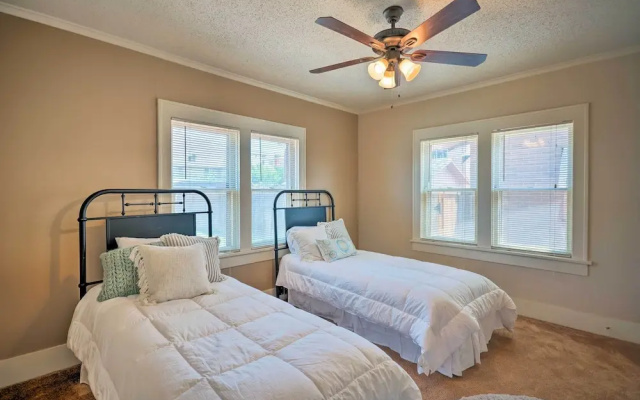 Inviting Lubbock Home > 1 Mi to Downtown