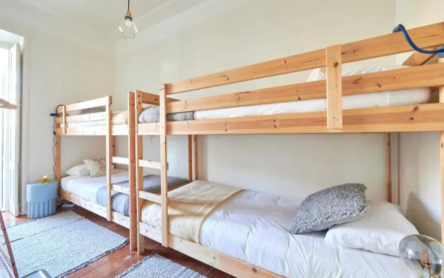 Quiet and Central 2BR APT, By TimeCooler
