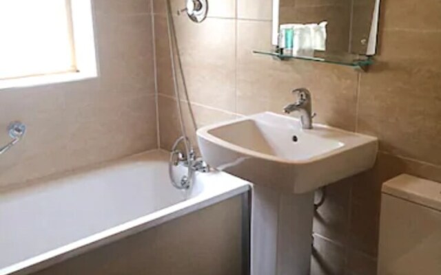 Thameside Hotel