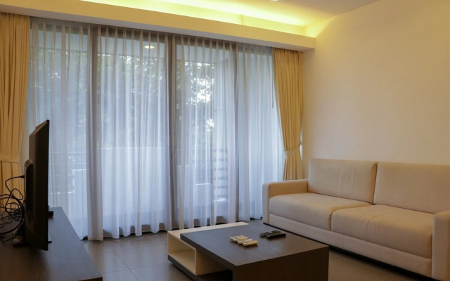 Elegant And Spacious 2Br At Apartment Simprug Park Residences