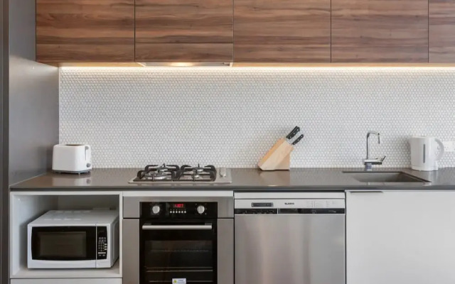 River-view Unit With Rooftop Pool Near Museums