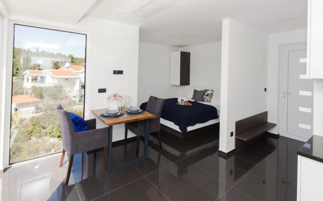 Alexandra Apartments