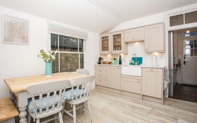 2 Bedroom Flat in Brixton Sleeps 4