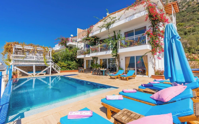 Villa Fuchsia 4-bedroom Retreat With Private Pool and Breathtaking View