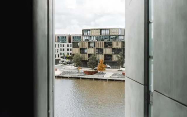 Stunning 1-bed Above Foreshore With Water Views