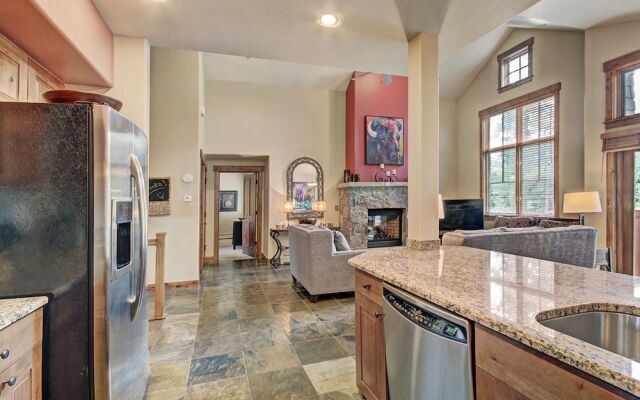 2br 2ba Winter  Walk To Historic Downtown + Gondola 2 Bedroom Townhouse by RedAwning