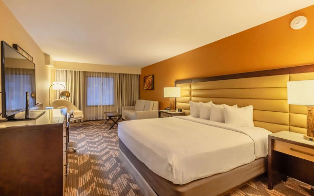 DoubleTree by Hilton Hotel Lawrence